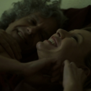 Angélica Revert en una escena de “Capturar” de 2016. En la cama con Fernando Merinero, director y protagonista del film